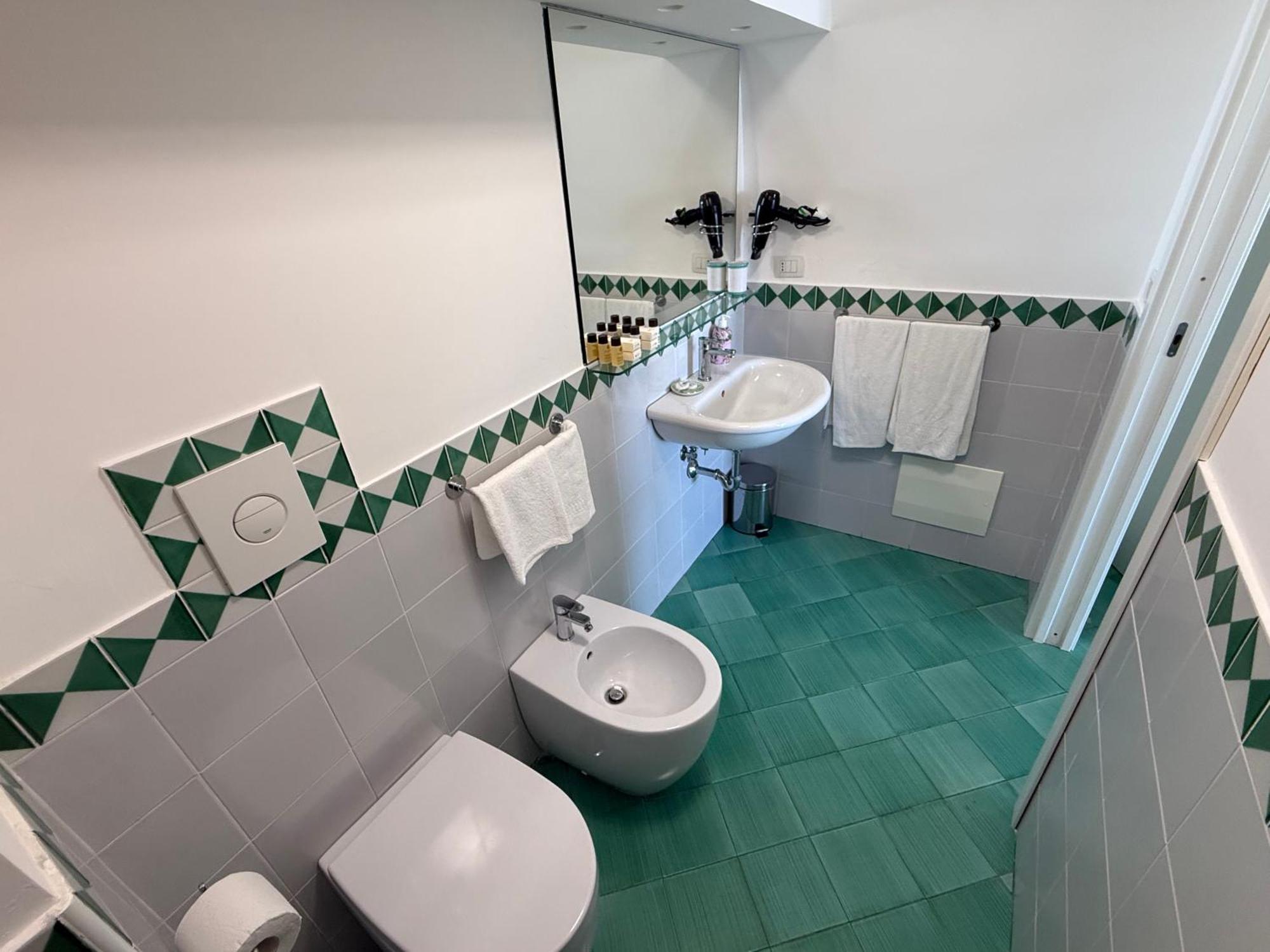Casa Gabriella - Amalfi Coast - Free Parking - Full Sea View Vietri Exterior foto